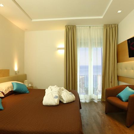 Hotel Sarti Riccione Esterno foto
