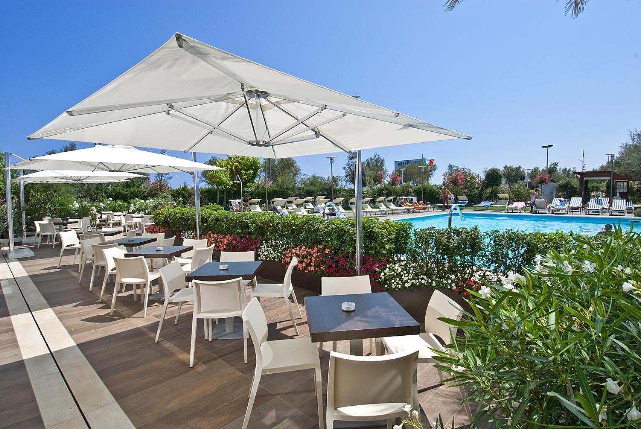 Hotel Sarti Riccione Esterno foto
