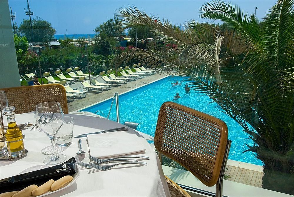 Hotel Sarti Riccione Esterno foto
