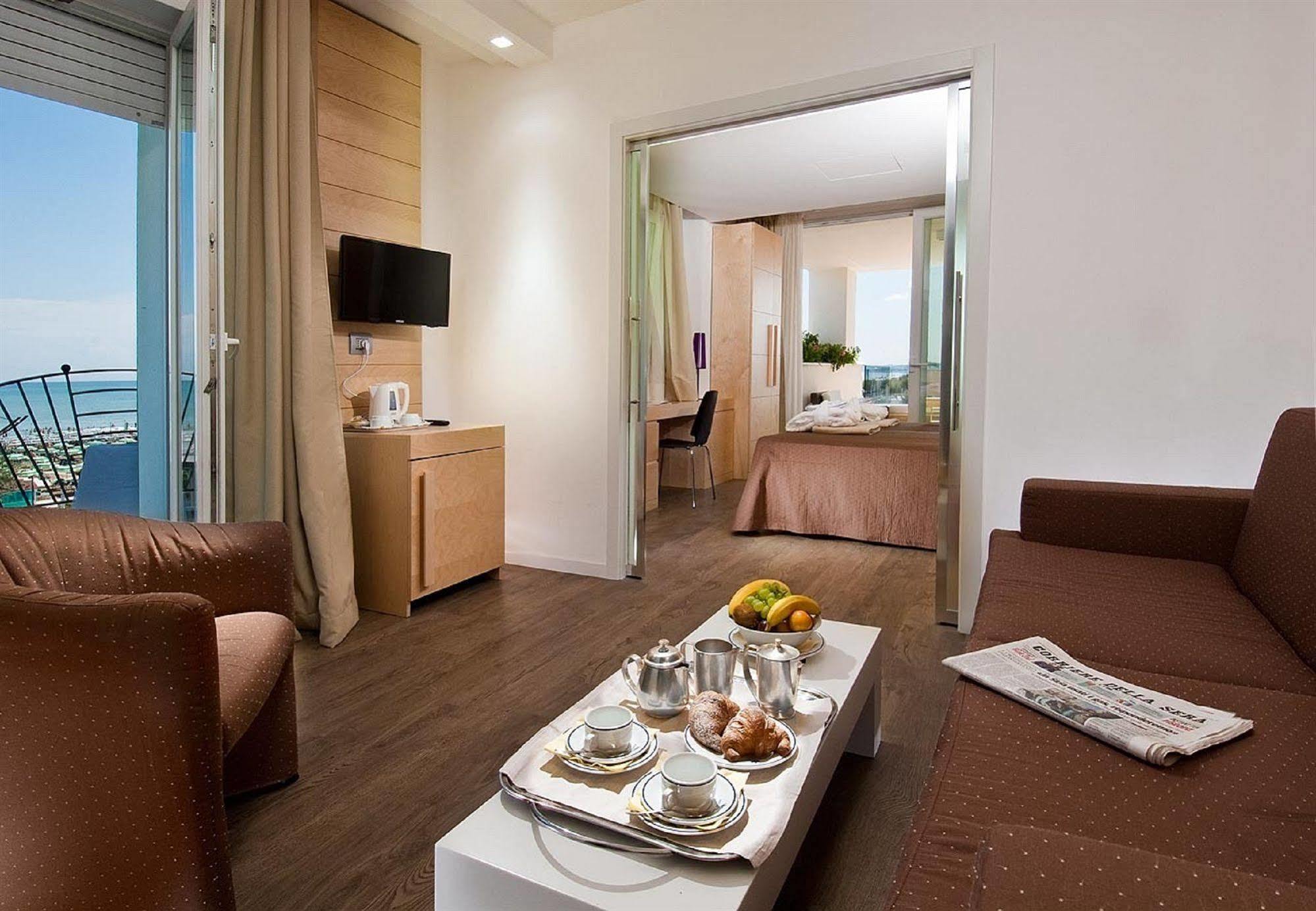 Hotel Sarti Riccione Esterno foto