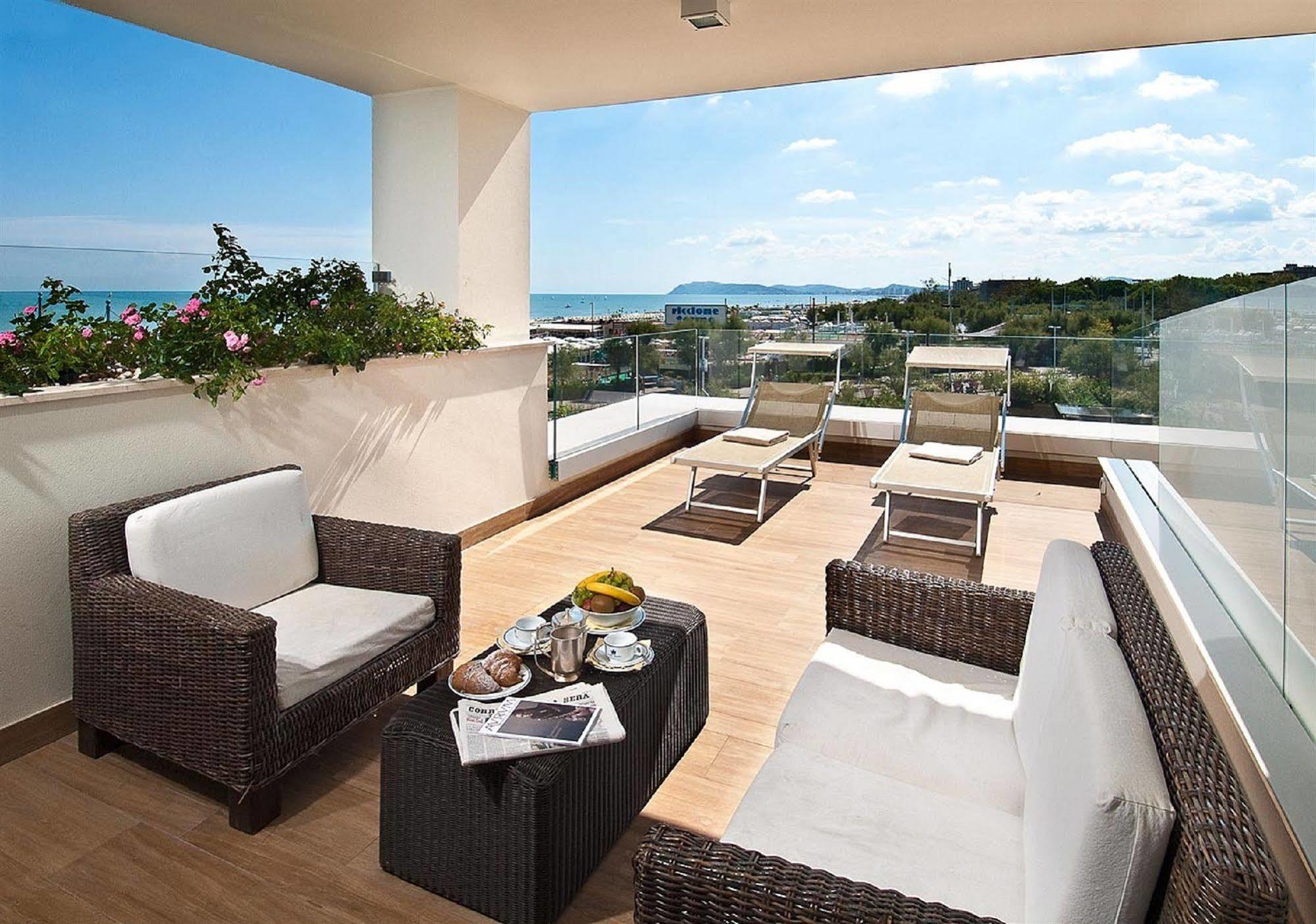 Hotel Sarti Riccione Esterno foto